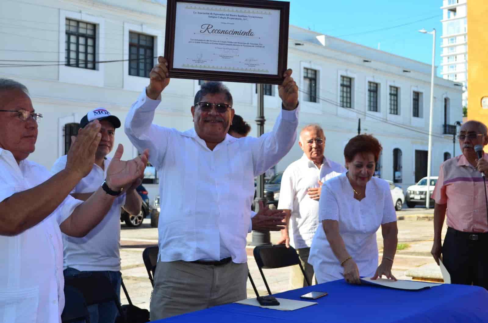 Entregan reconocimiento a trabajadores de la Limpia Pública en Veracruz