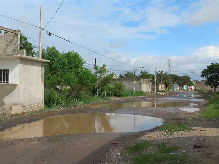 ¡Encharcadas! Así lucen las calles de la Ampliación Las Bajadas en Veracruz