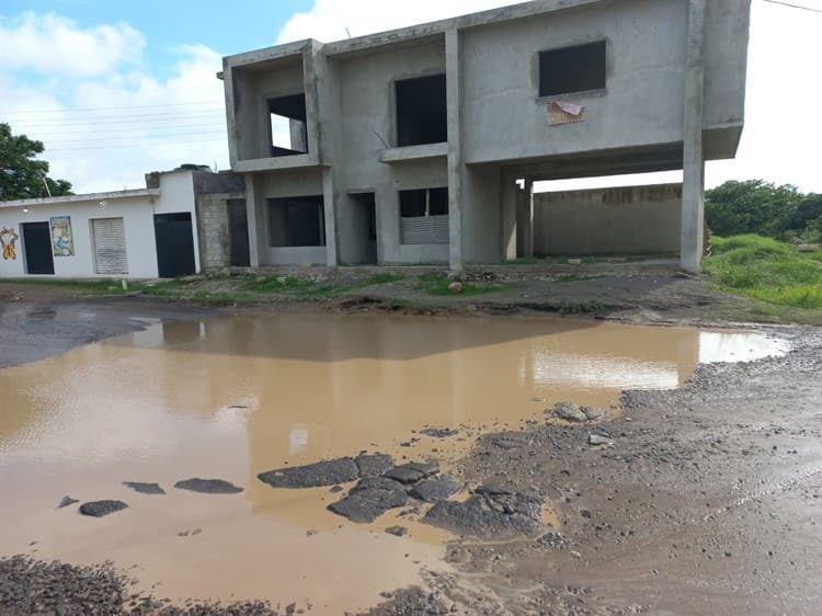 ¡Encharcadas! Así lucen las calles de la Ampliación Las Bajadas en Veracruz