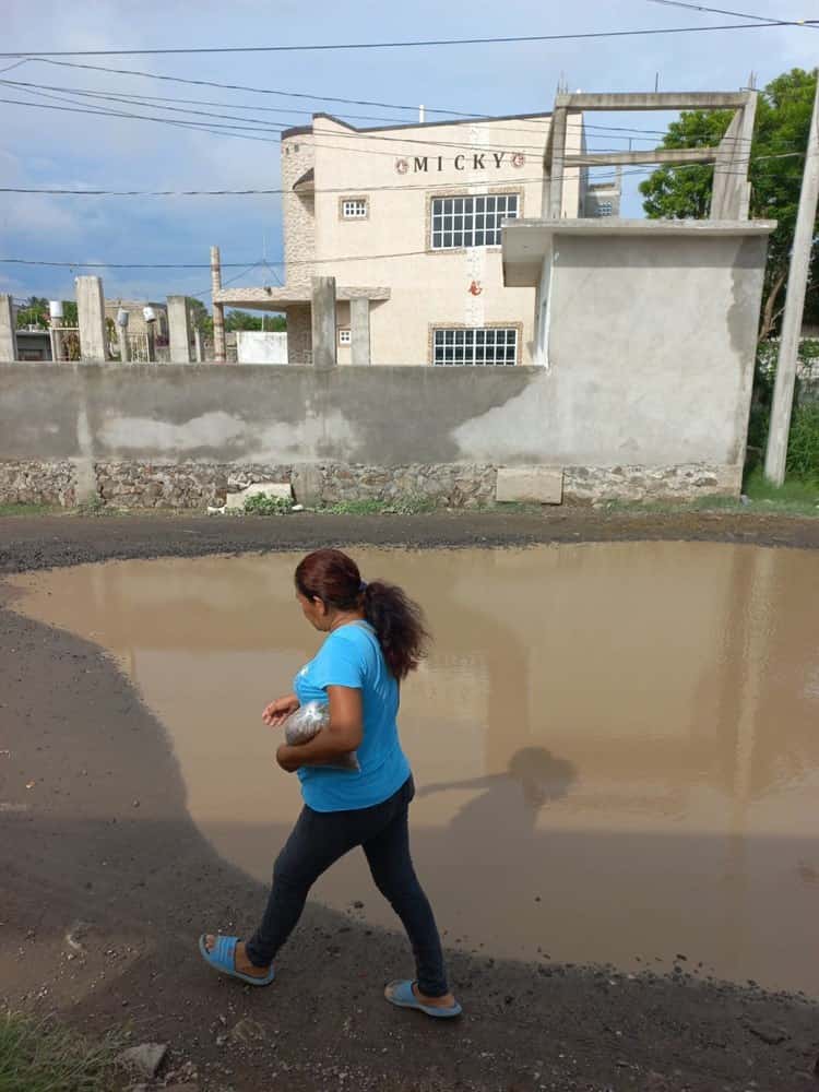 ¡Encharcadas! Así lucen las calles de la Ampliación Las Bajadas en Veracruz