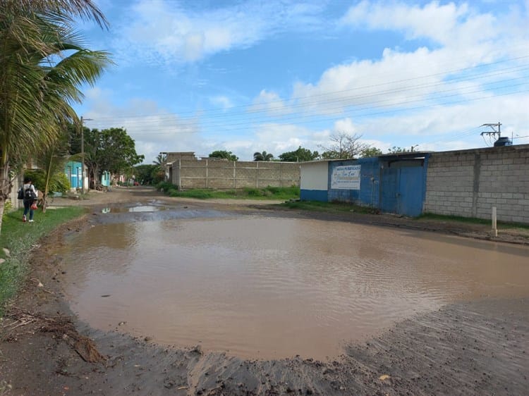 ¡Encharcadas! Así lucen las calles de la Ampliación Las Bajadas en Veracruz