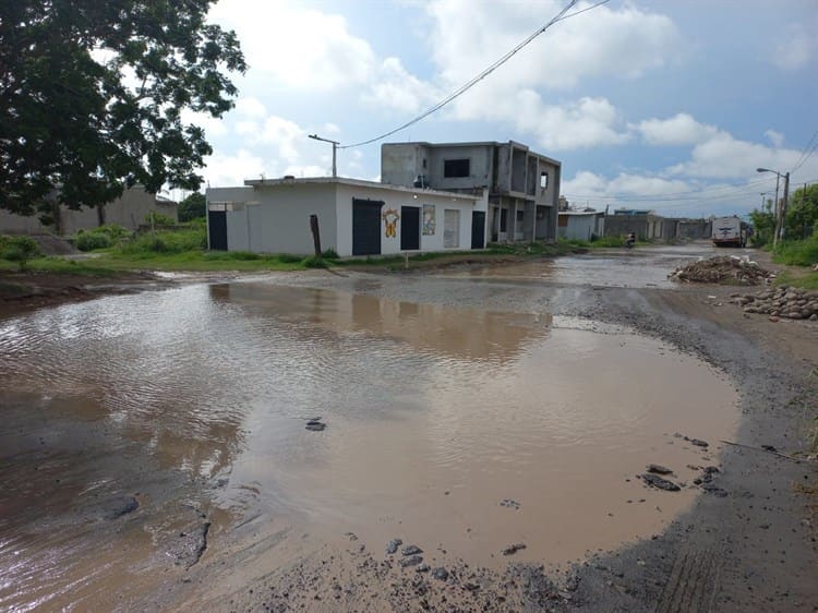 ¡Encharcadas! Así lucen las calles de la Ampliación Las Bajadas en Veracruz