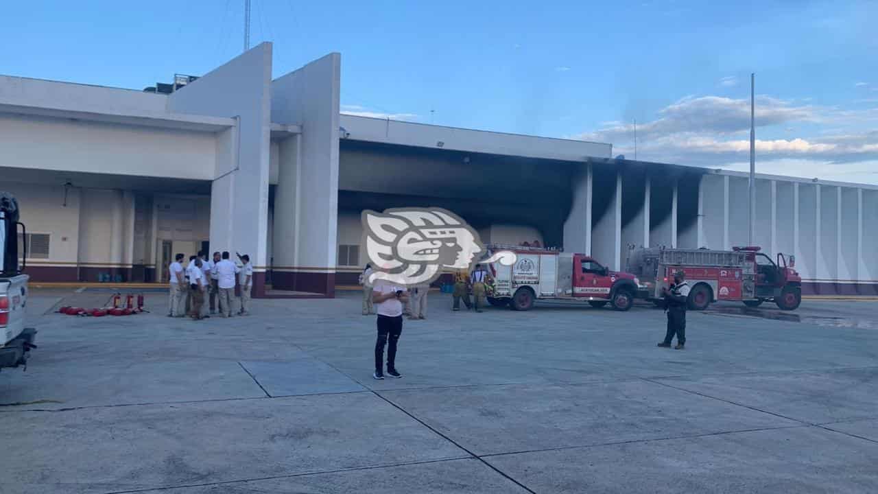 (+Video) Fuego consume bodega en Estación Migratoria Acayucan