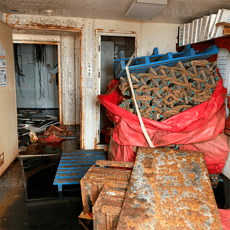 Echanted Capri, el barco fantasma varado en costas de Alvarado