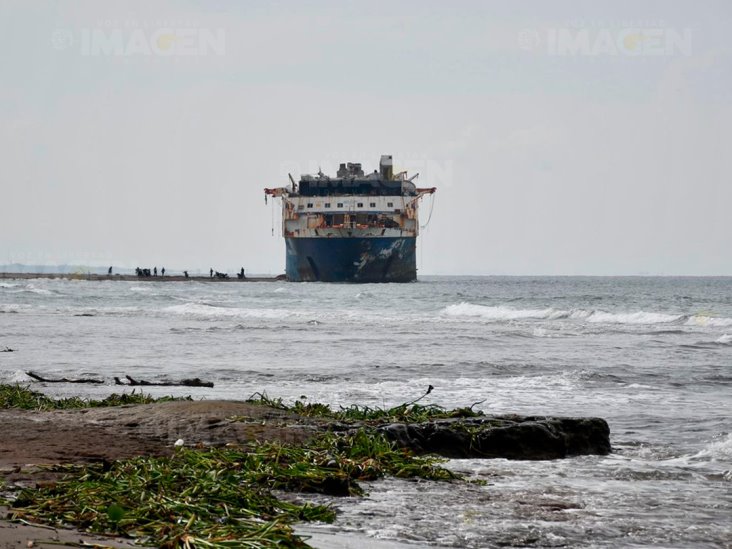 Echanted Capri, el barco fantasma varado en costas de Alvarado