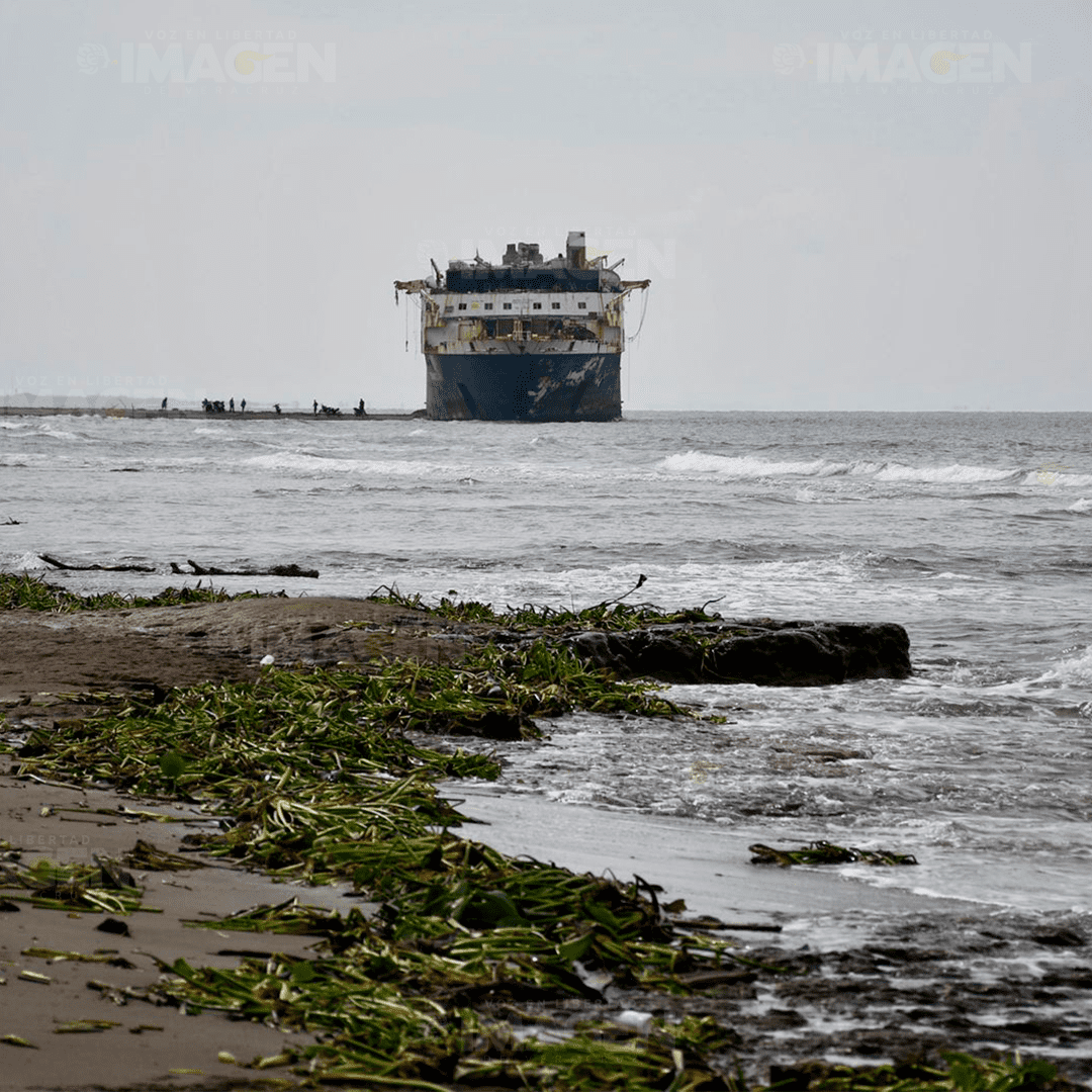 Echanted Capri, el barco fantasma varado en costas de Alvarado