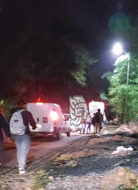 ¡Encontronazo de camionetas en las cumbres de Cuautlapan! Hay dos lesionados