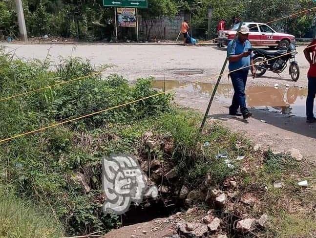 Pobladores mantienen cerrado el paso en el puente “La Amistad”