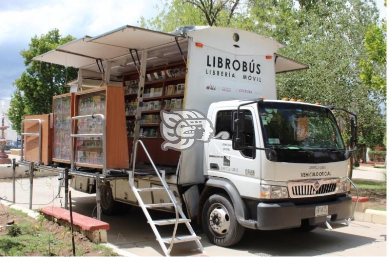 Llega el libro bus a Acayucan