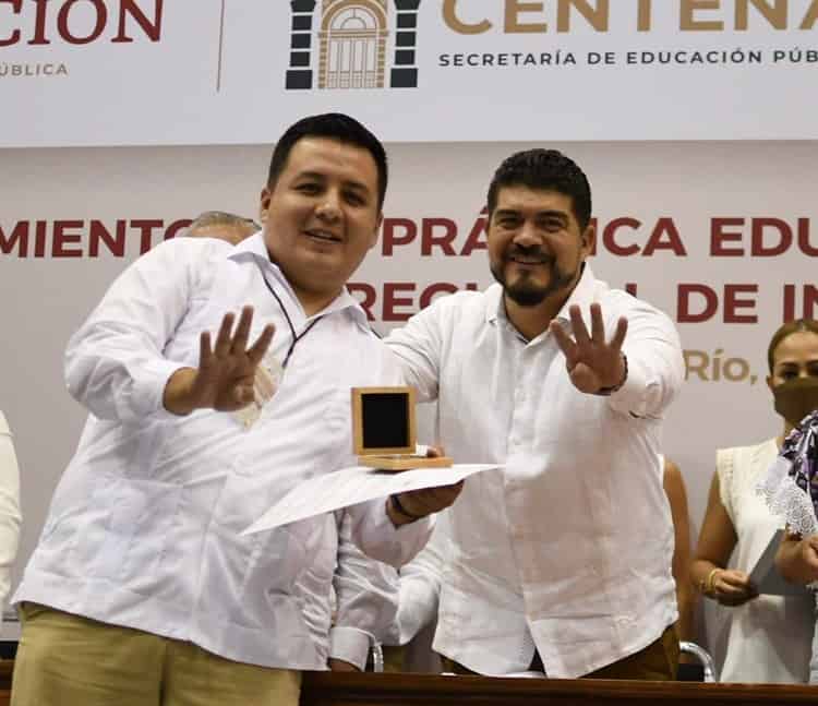 Entregan reconocimientos a maestros del sur- sureste del país en Boca del Río