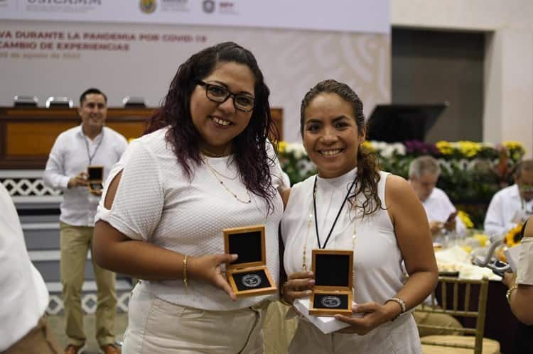 Entregan reconocimientos a maestros del sur- sureste del país en Boca del Río