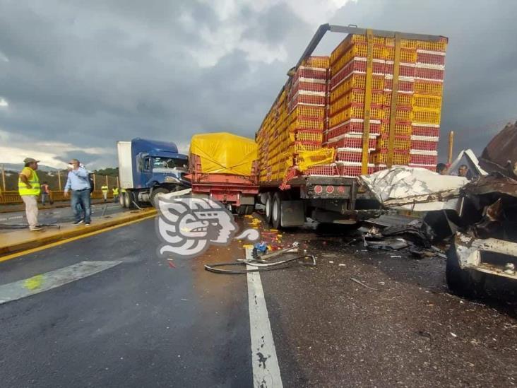 Nueva carambola en puente El Metlac; cuatro lesionados