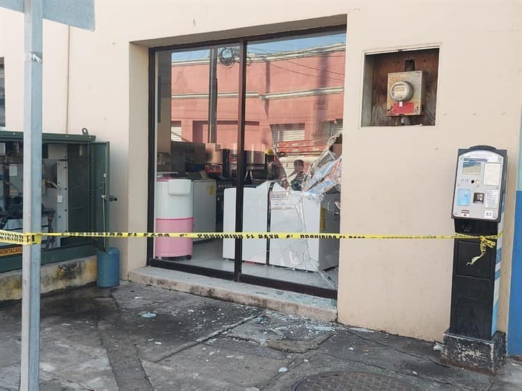 Sujetos vandalizan tienda departamental en el centro de Veracruz