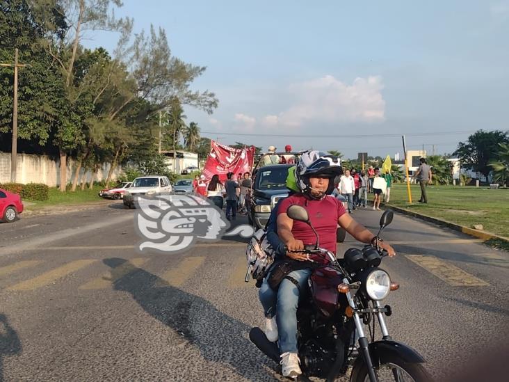 ¡Fuera grúas Gatsa! protestan contra abusos policiacas en Minatitlán