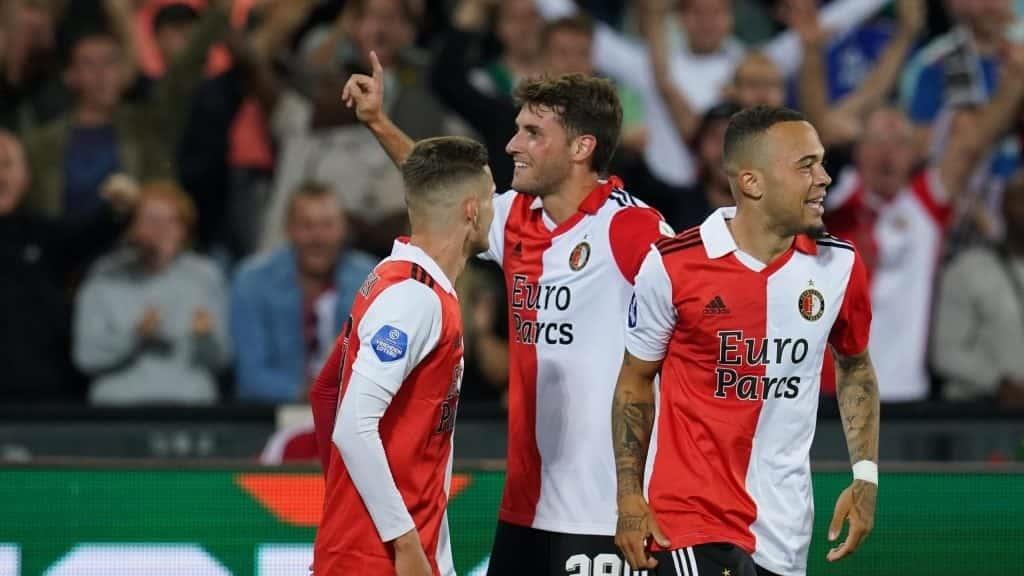 Santiago Giménez anota su primer gol con el Feyenoord de Holanda