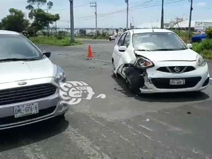 4 vehículos, involucrados en un choque frente zona militar de el Lencero