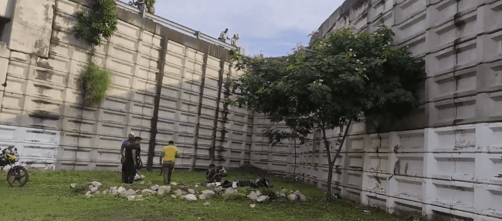 Motociclista cae de un puente en Veracruz