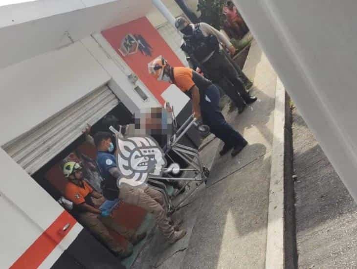 Balean mesero en el centro de Acayucan