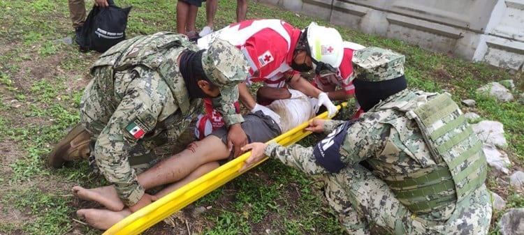 Motociclista cae de un puente en Veracruz