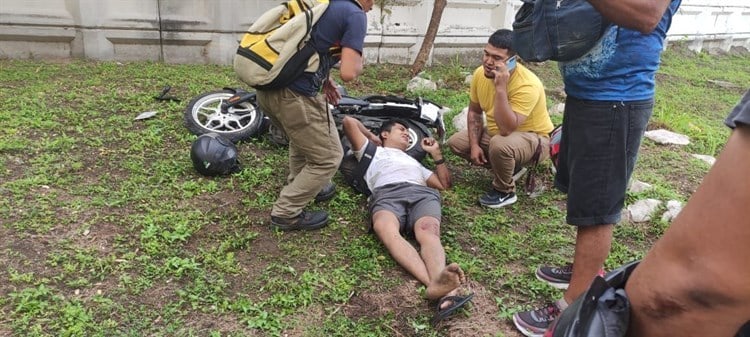 Motociclista cae de un puente en Veracruz