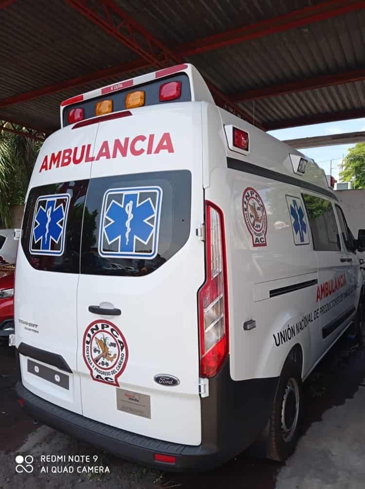 Entregan ambulancia a cañeros del ingenio La Gloria