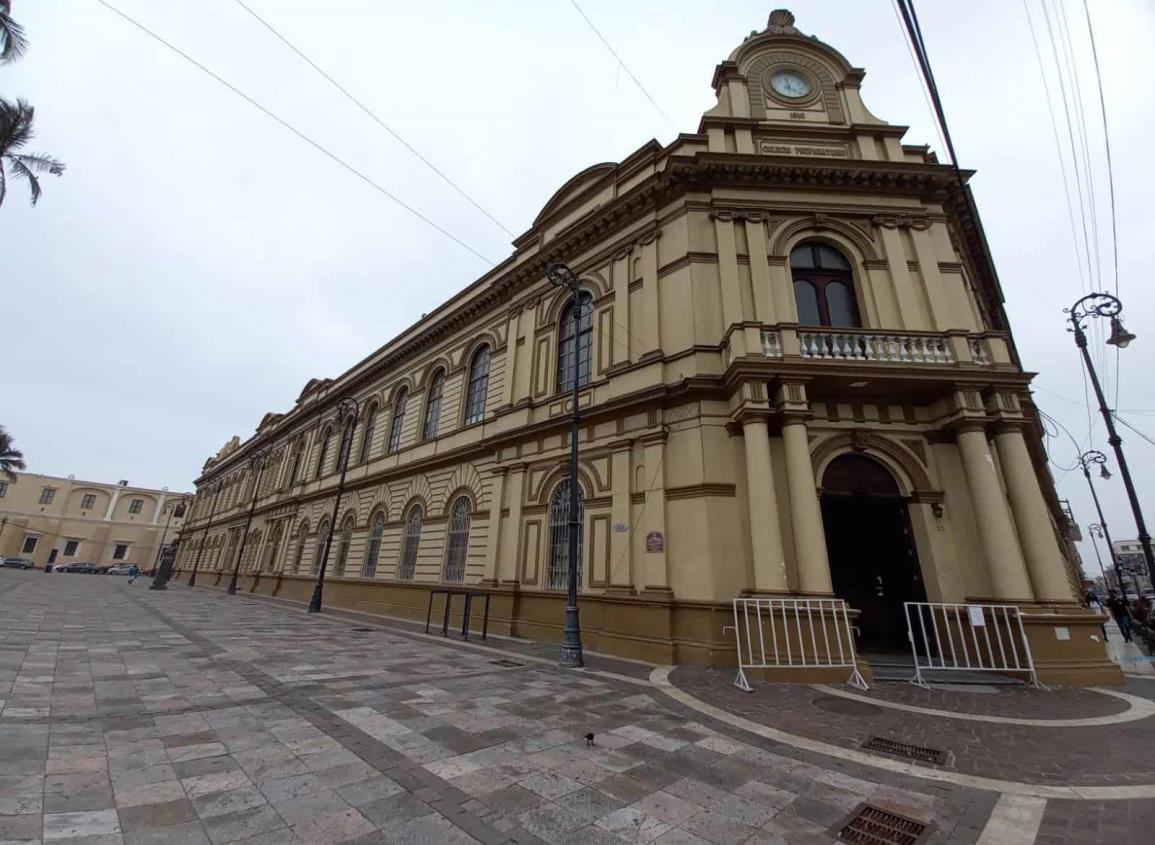 Egresados piden rehabilitación del edificio de Bachilleres de Veracruz