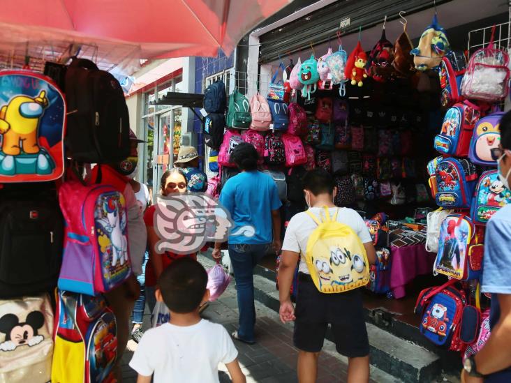 Comerciantes beneficiados con el regreso a clases