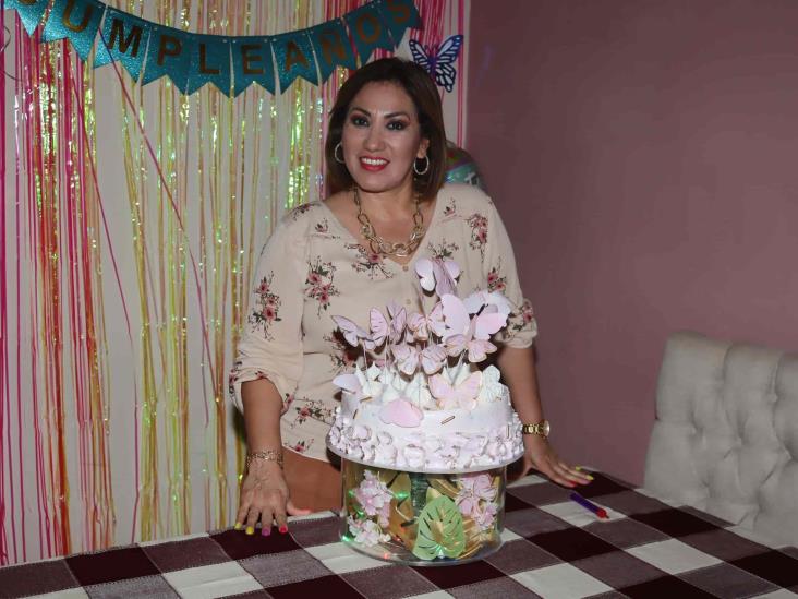 Lucy Góngora de Sánchez es festejada por su onomástico