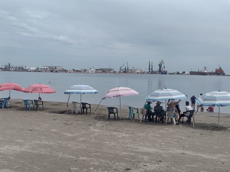 Video: Turistas aprovechan último fin de semana de vacaciones en playas de Veracruz