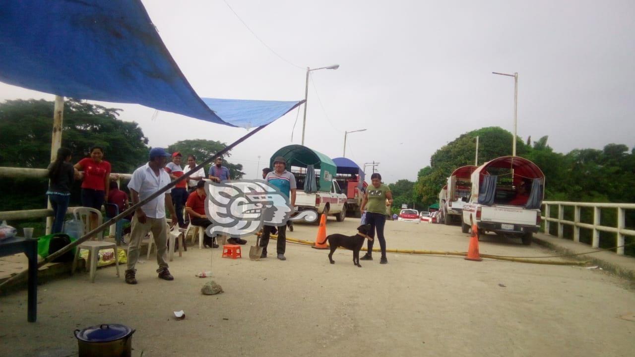 Lleva 5 días el bloqueo en el puente ‘La Amistad’; exigen obra