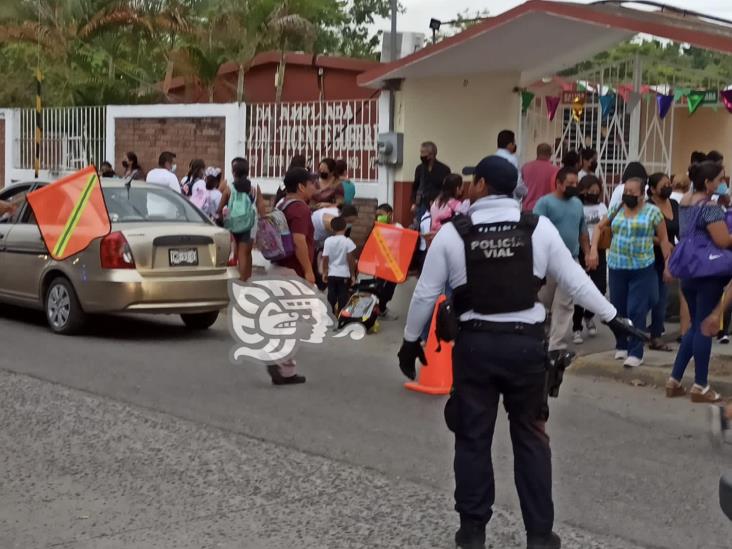 Más de 37 mil estudiantes regresan a clases en Poza Rica