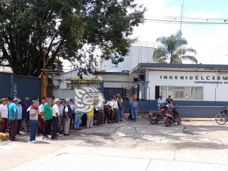 (+Video) En demanda de pagos, jubilados toman bodega del ingenio El Carmen