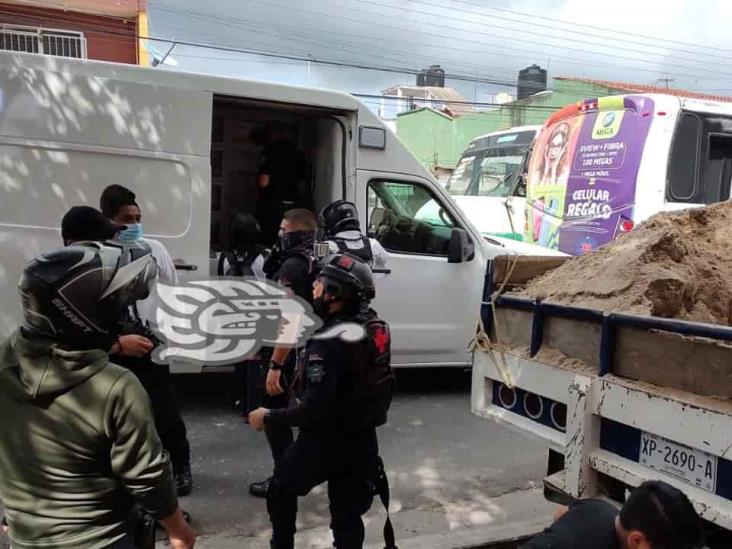 Camioneta choca contra autobús en Xalapa; hay 7 lesionados