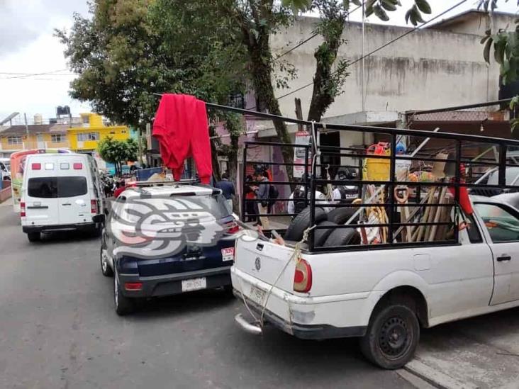 Camioneta choca contra autobús en Xalapa; hay 7 lesionados