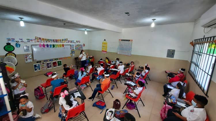 Regresaron a clases 10 mil estudiantes en Agua Dulce