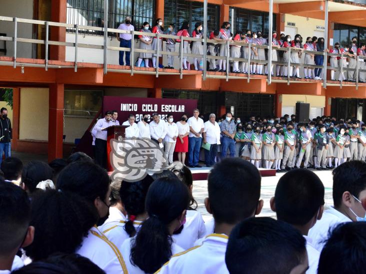 (+Video)Una nueva era en la educación; a clases 73 mil 600 alumnos en Coatzacoalcos