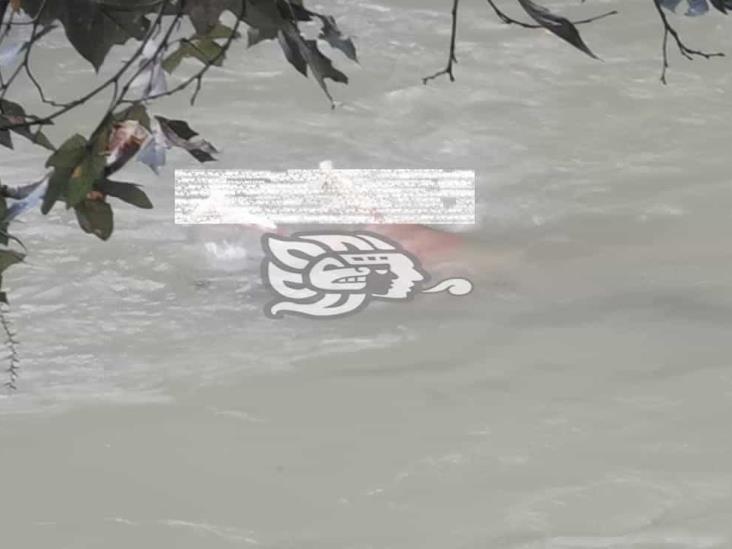 (+Video) Hallan cuerpo flotando en un río de Rafael Delgado