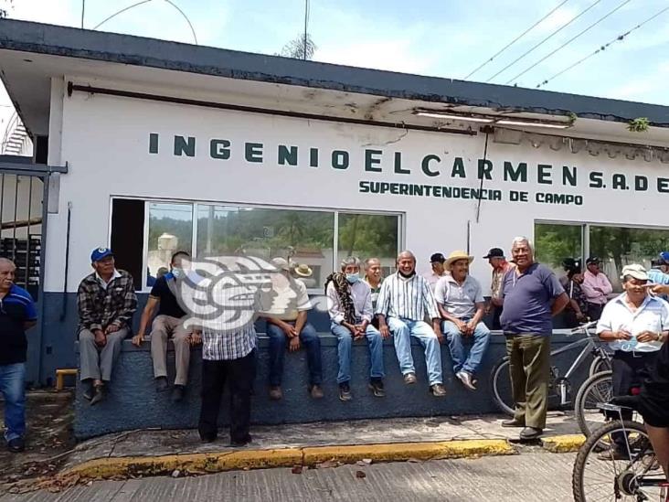 (+Video) En demanda de pagos, jubilados toman bodega del ingenio El Carmen