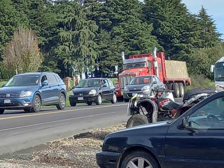 ¡Atento! Manifestantes mantienen bloqueo en carretera Xalapa-Perote