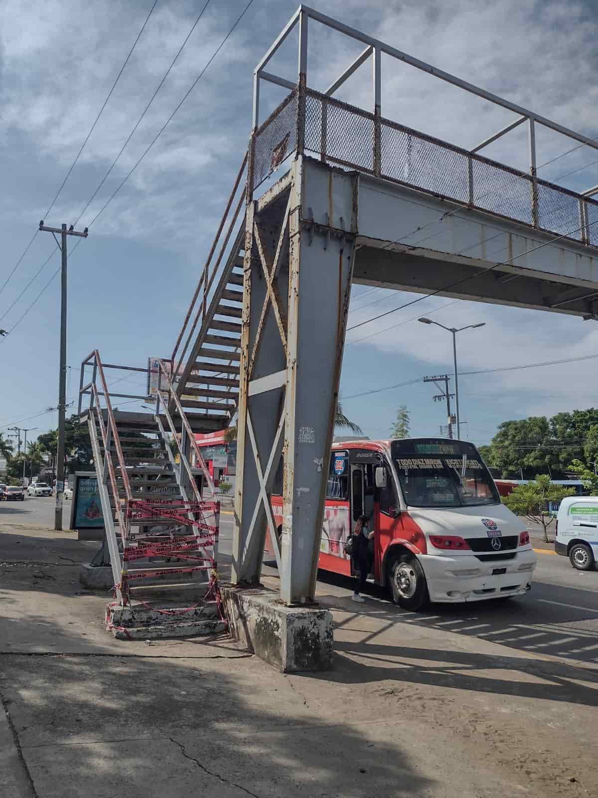 Anuncian rehabilitación del puente peatonal de la Boticaria en Boca del Río