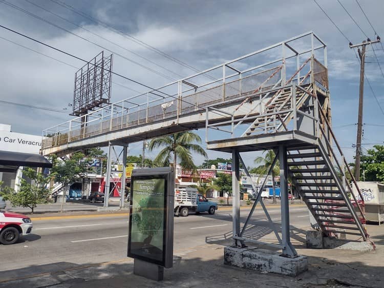 Anuncian rehabilitación del puente peatonal de la Boticaria en Boca del Río