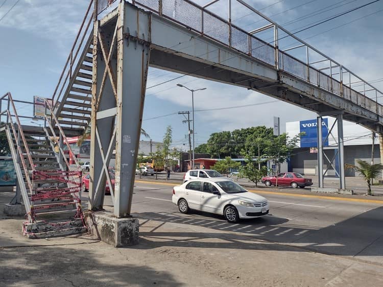 Anuncian rehabilitación del puente peatonal de la Boticaria en Boca del Río