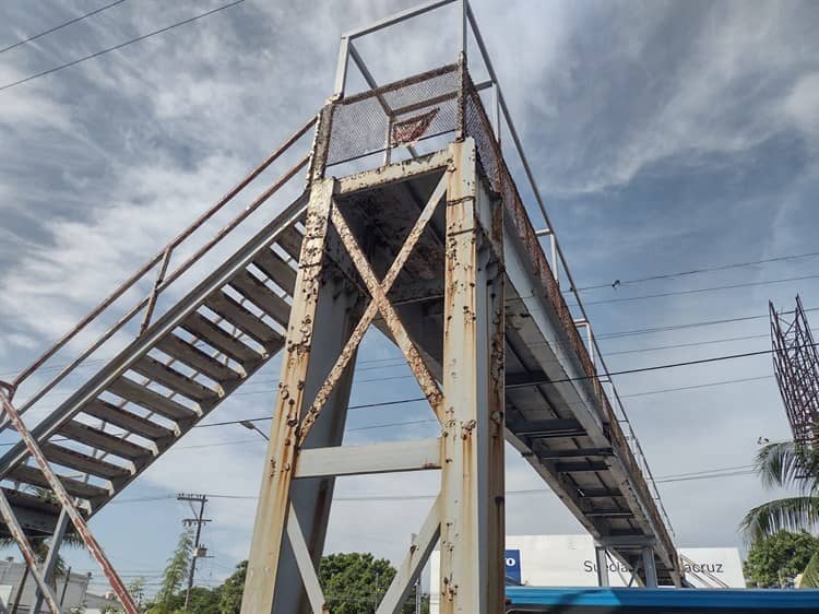 Anuncian rehabilitación del puente peatonal de la Boticaria en Boca del Río