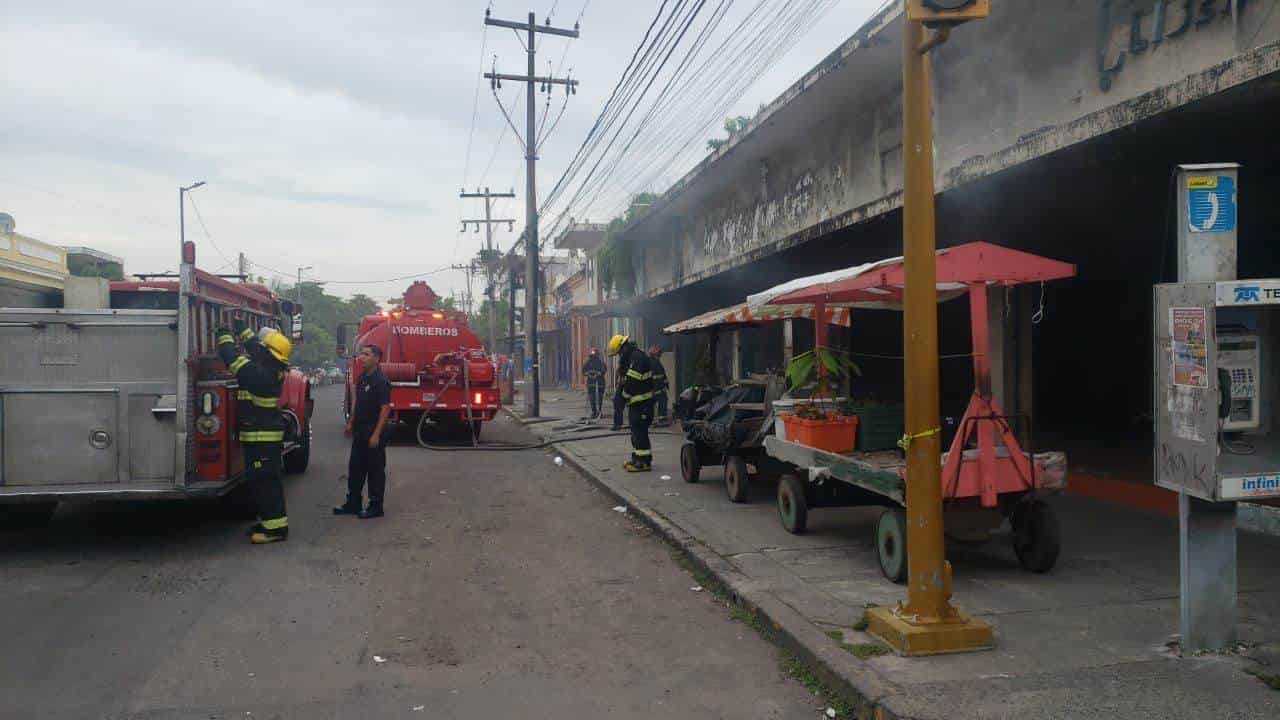 Se incendia local en zona de mercados de Veracruz