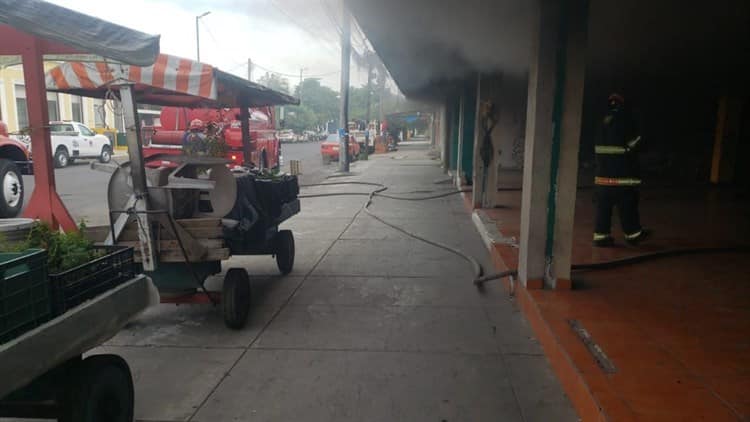 Se incendia local en zona de mercados de Veracruz