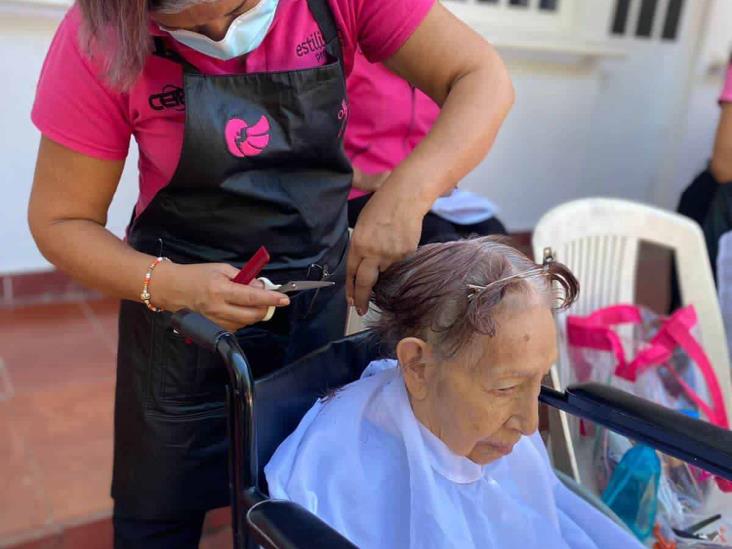 Gobierno de Coatzacoalcos celebra el Día del Abuelo en Casa Irsharai