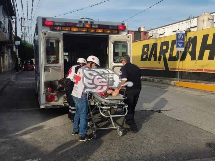 Vehículo embiste motocicleta en Córdoba; hubo dos heridos