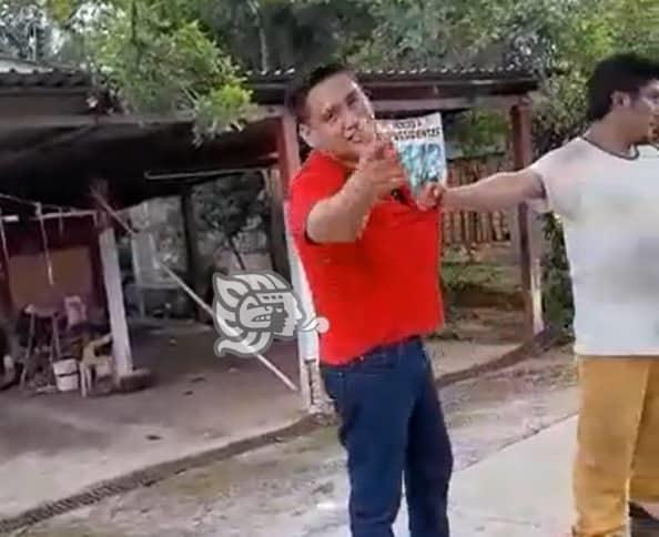 (+Video) Asaltante amenaza a vecinos tras detención en Chinameca