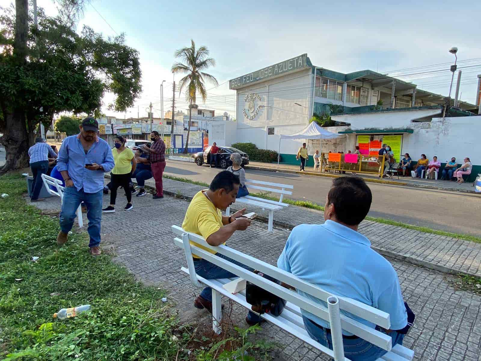 Padres plantean dar de baja a sus hijos por toma de secundaria José Azueta