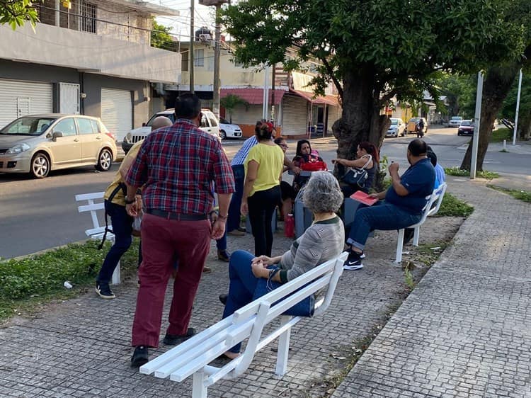 Secundaria José Azueta cumple 24 horas tomada por maestros; no hay clases